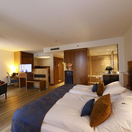 เฟฟเวอริต พาร์คโฮเทล Hotel ไมนซ์ ภายนอก รูปภาพ